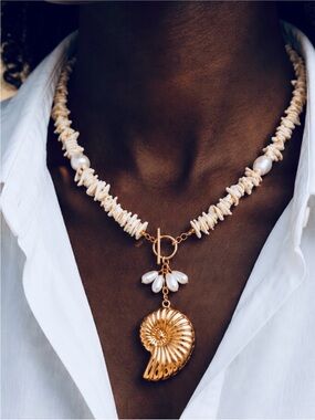 New! Coastal Neutral Beaded Pearl Gold Shell Necklace NWOT 3018